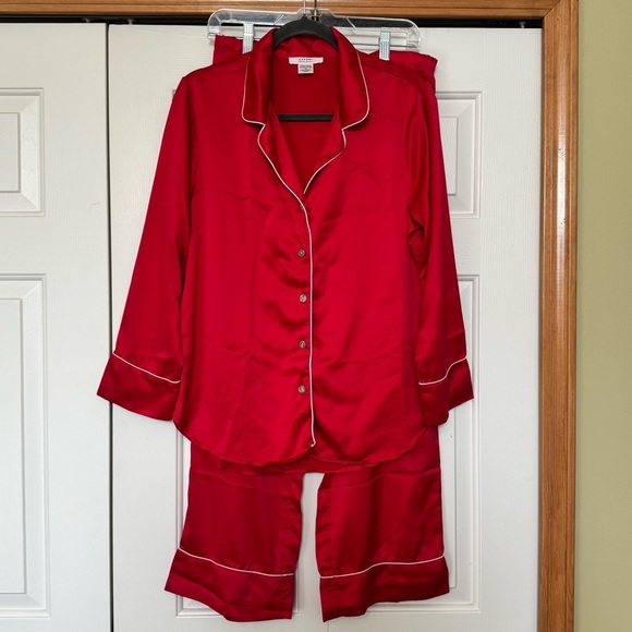 Natori Private Luxuries Pajama Set Women M Top Pants Red Satin Lounge PJ’s Soft - Picture 1 of 8